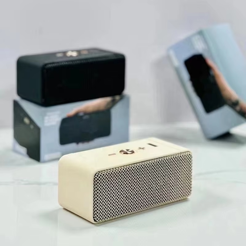 Professional Classic Mini Wireless clock Speaker Portable with Long Battery Life for Outdoor