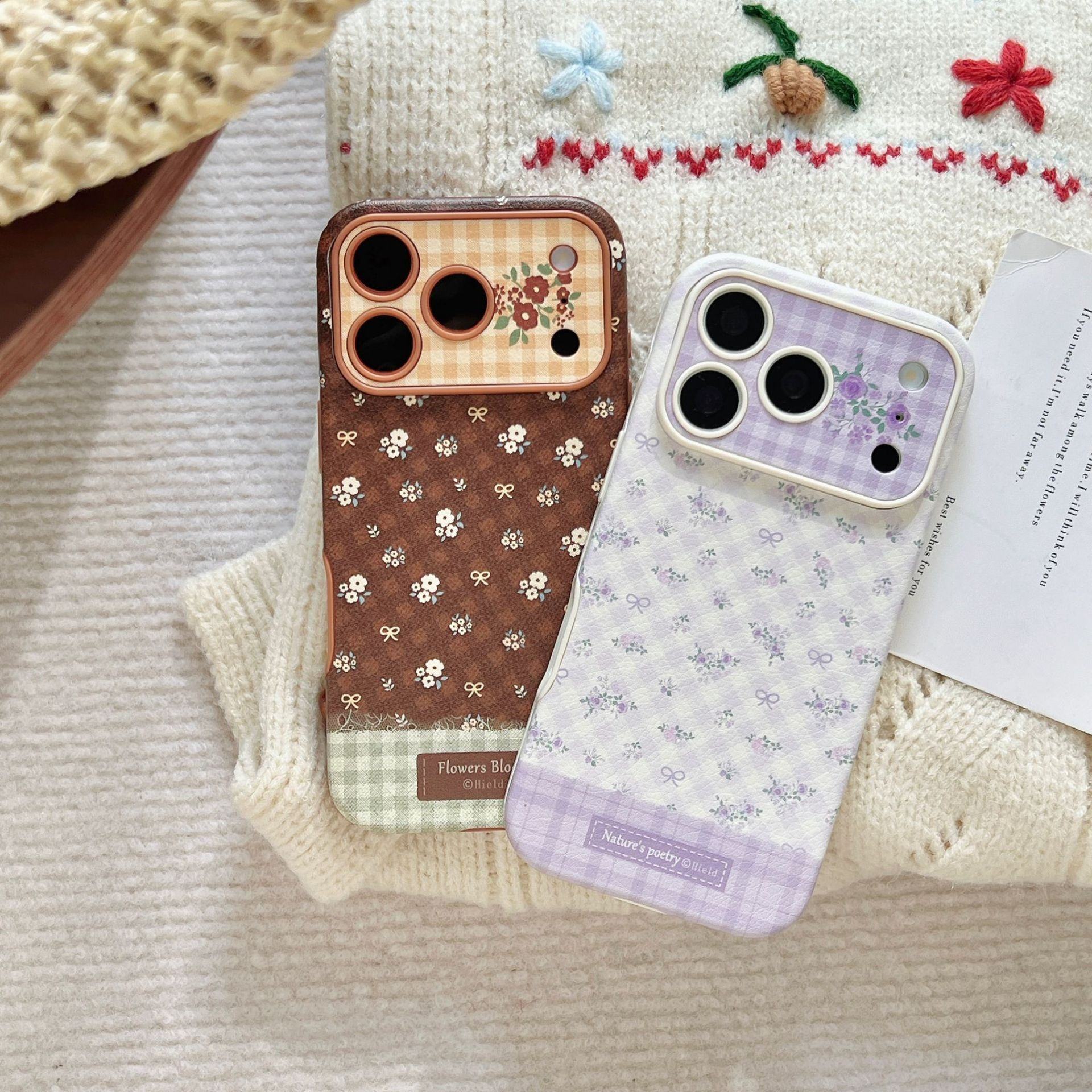 Korean-style Imitation Leather Polka Dot Small Floral Pattern Suitable for Apple 17 Promax Phone case iPhone 16 Cute 15_14 Pro