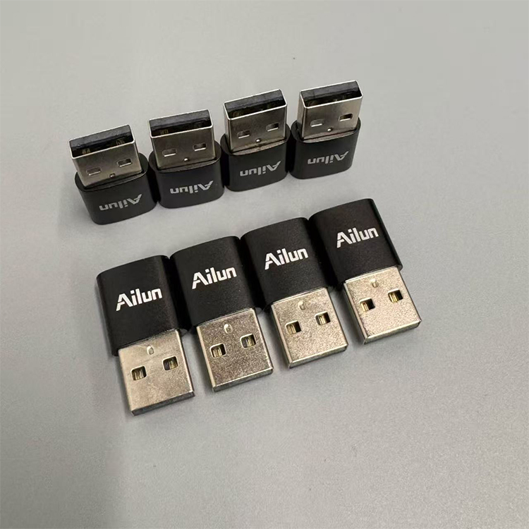 Ailun brand USB revolution bus 90 elbow adapter, mainly used for interface direction adjustment in computer-mounted scenes.