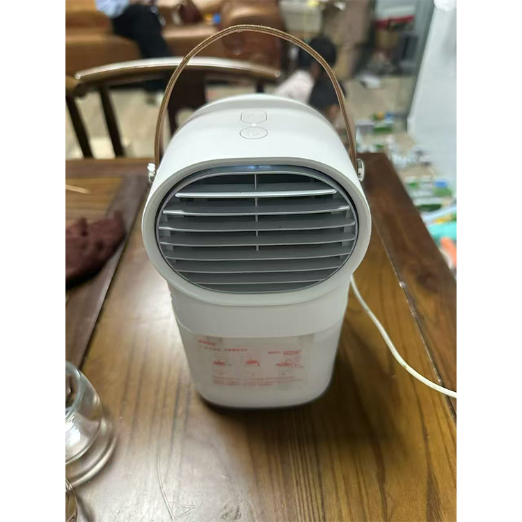 Mini portable water-cooled air-conditioning fan, with leather handle, USB power supply and water cooling function, belongs to th